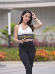 520mojing - 35494 - Lili - Beauty in Black Yoga Pants 1